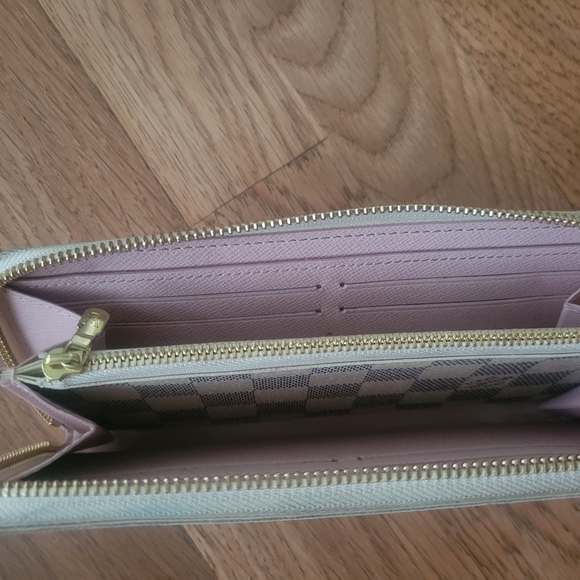 Louis Vuitton Checkered Wallet - Picture 6 of 7